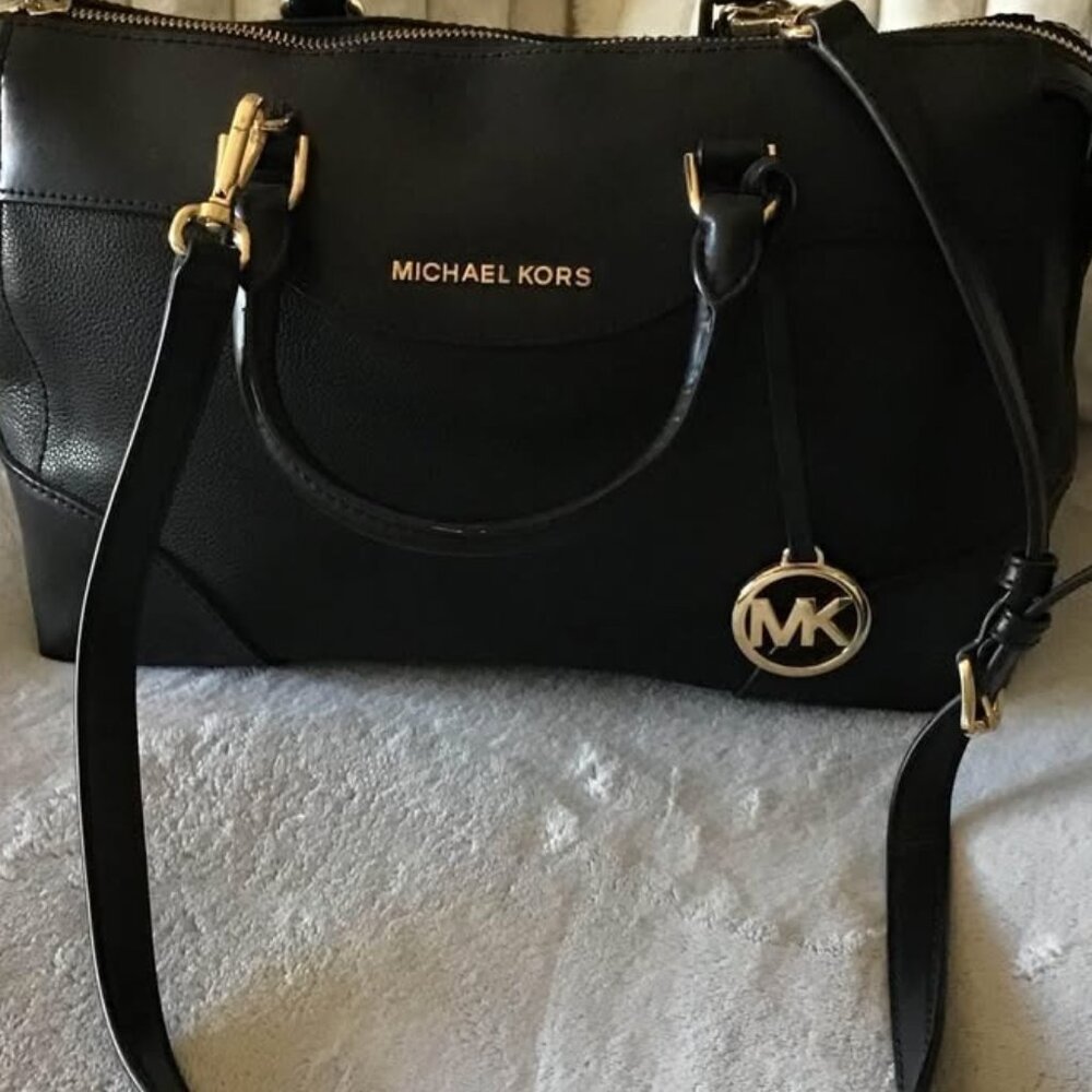 Michael Kors Pre-Loved Medium Maya Small Pebbled Leather Satchel